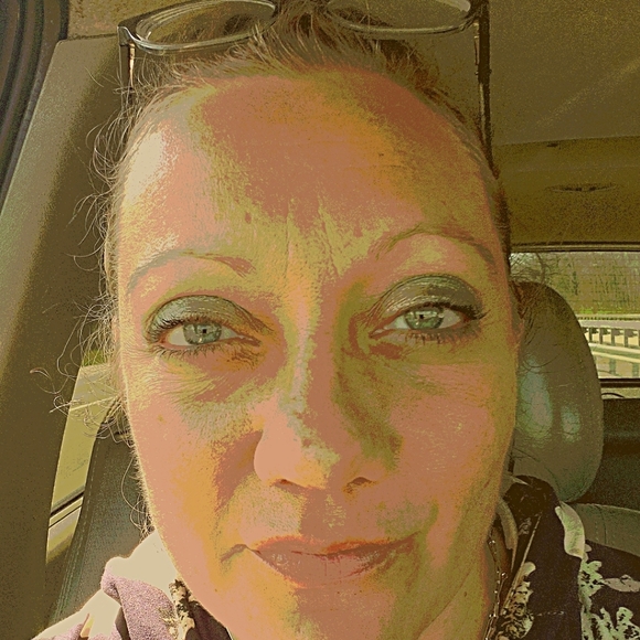 Meet your Posher, Amanda - Picture 1 of 1